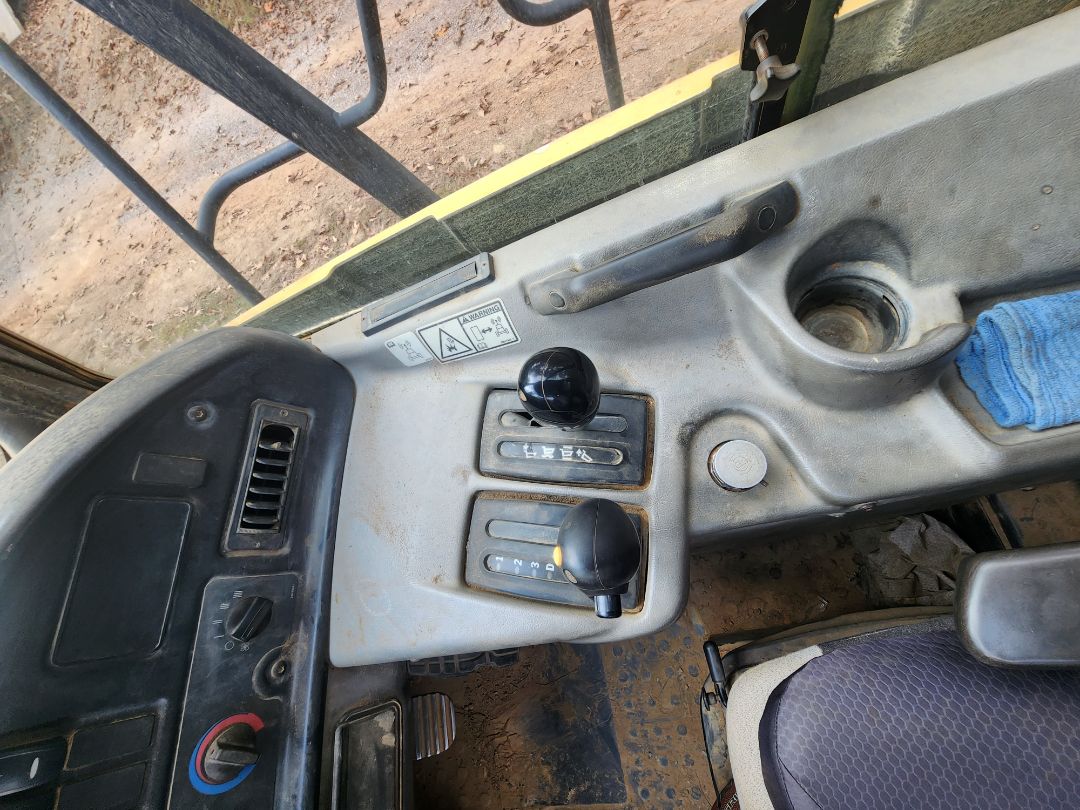 2012 CATERPILLAR 725 - Image 24